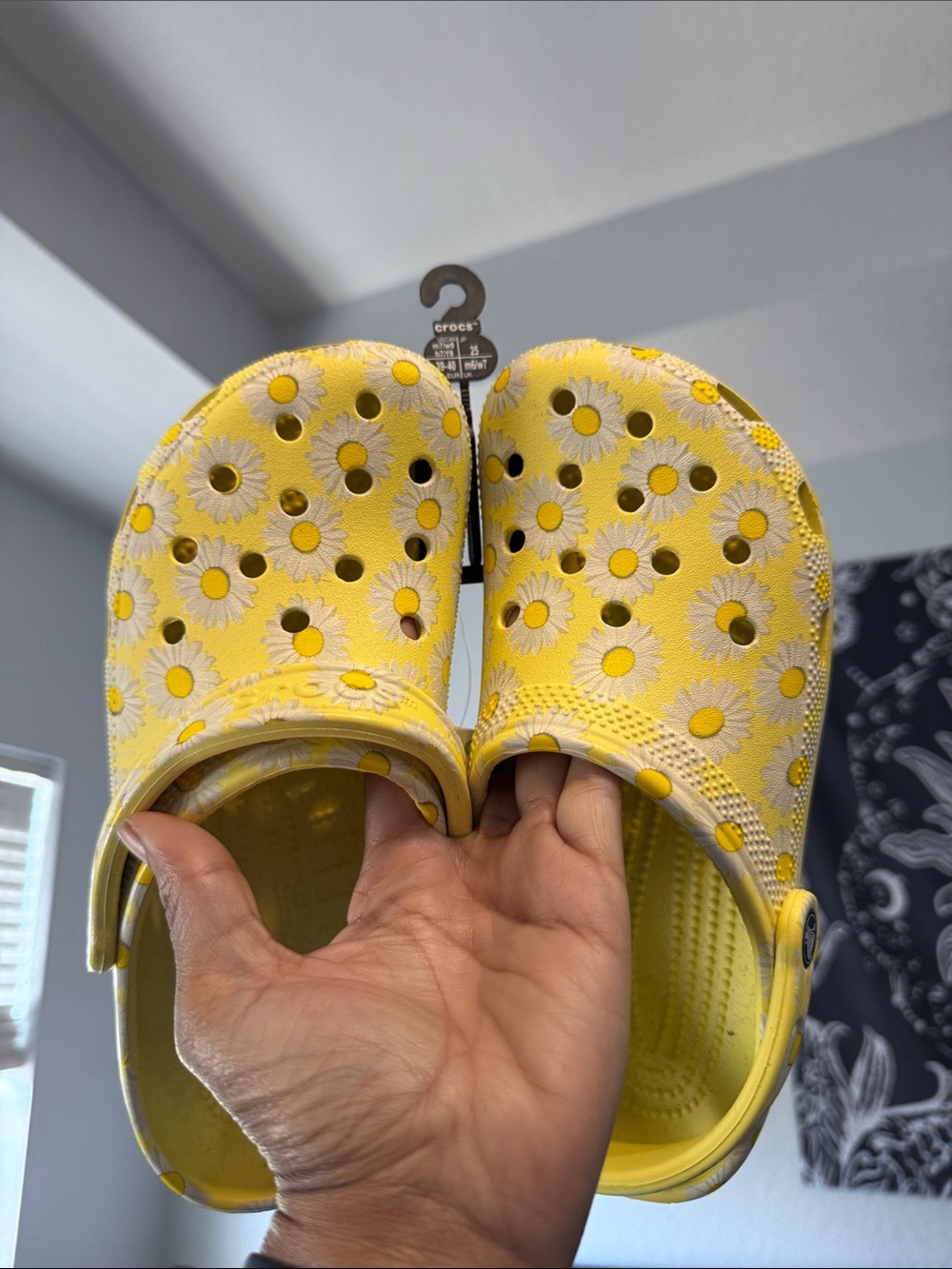 Crocs Womens Classic Clog - Yellow Daisy Print